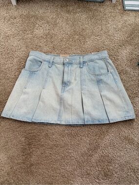 NWT Levi’s Light Wash Denim Pleated Mini Skirt